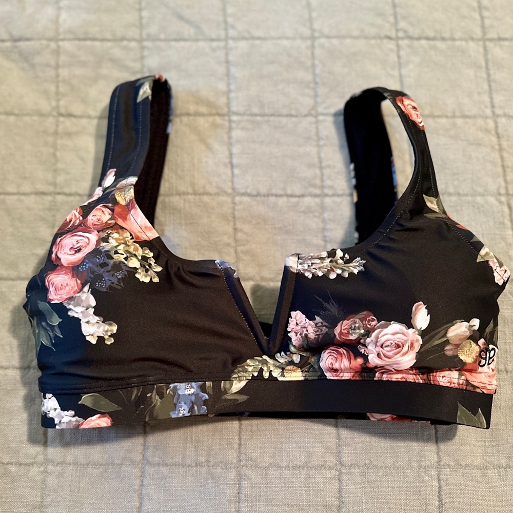 Albion Fit Deep V Bikini Top in rose black